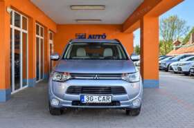 Mitsubishi Outlander 2.0 PHEV Instyle Navi 4WD CVT (Automata) (2014)